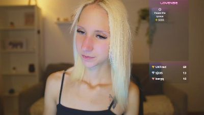 Piper_Perri_18 live cam on Cam4