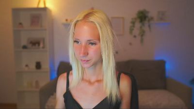 Piper_Perri_18 live cam on Cam4