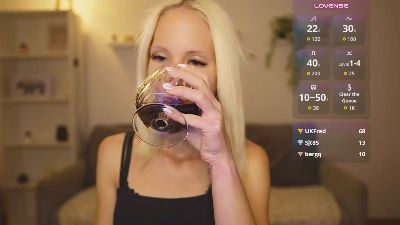 Piper_Perri_18 live cam on Cam4