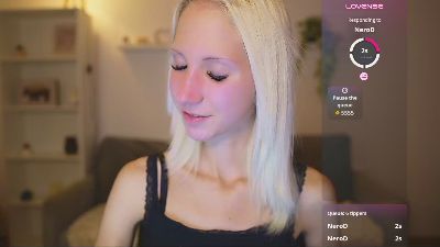 Piper_Perri_18 live cam on Cam4