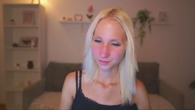 Piper_Perri_18 live cam on Cam4