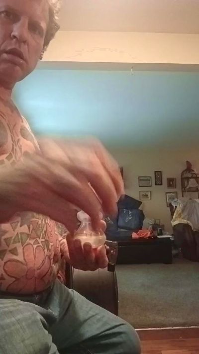 PistolLovegun live cam on Cam4