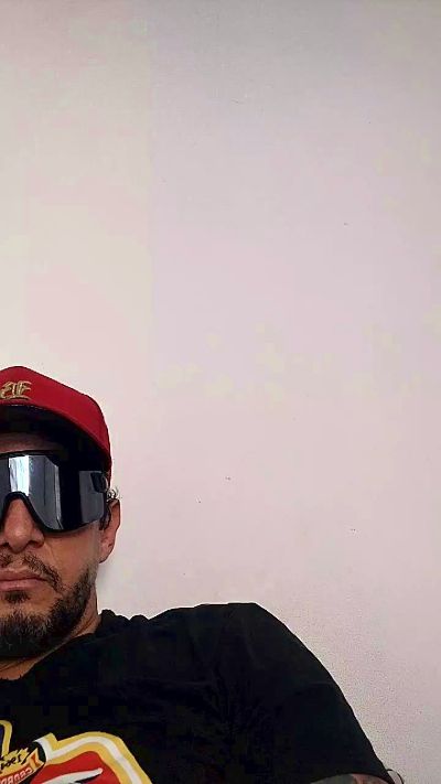 Pittgarciaator live cam on Cam4