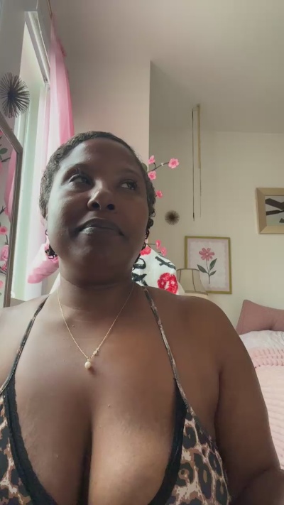 PleasureRebel live cam on Cam4