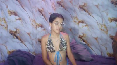 Pocahonta_18 live cam on Cam4