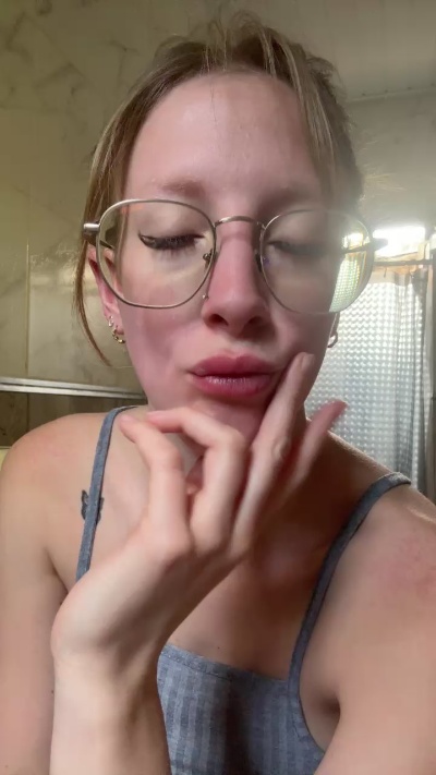 Polaca2025 live cam on Cam4