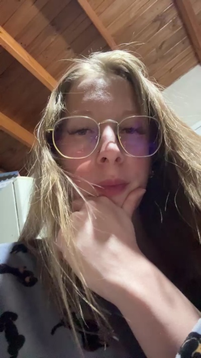 Polaca2025 live cam on Cam4