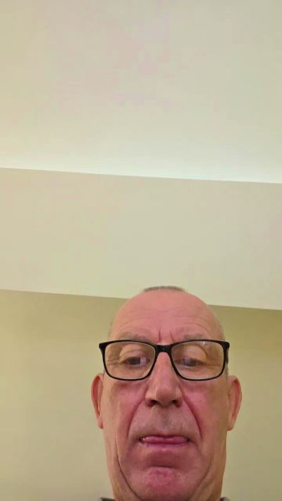 Popperpig52 live cam on Cam4