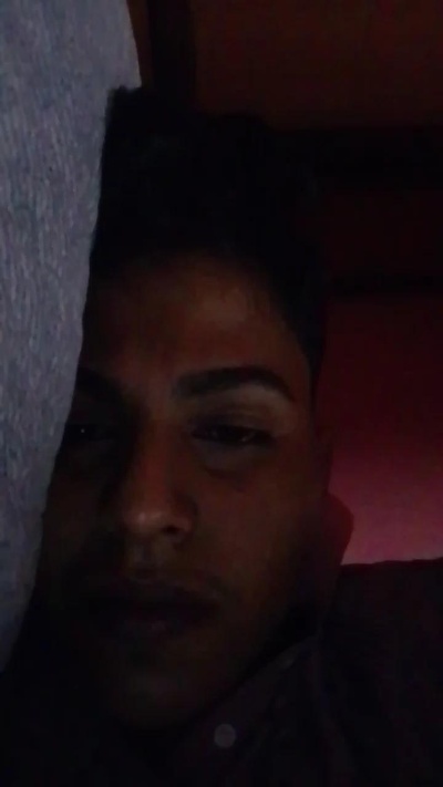 Pou2025 live cam on Cam4