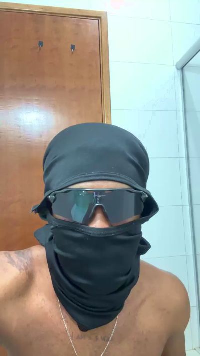 Pretinhohot01 live cam on Cam4
