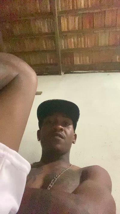 Pretinhomg live cam on Cam4