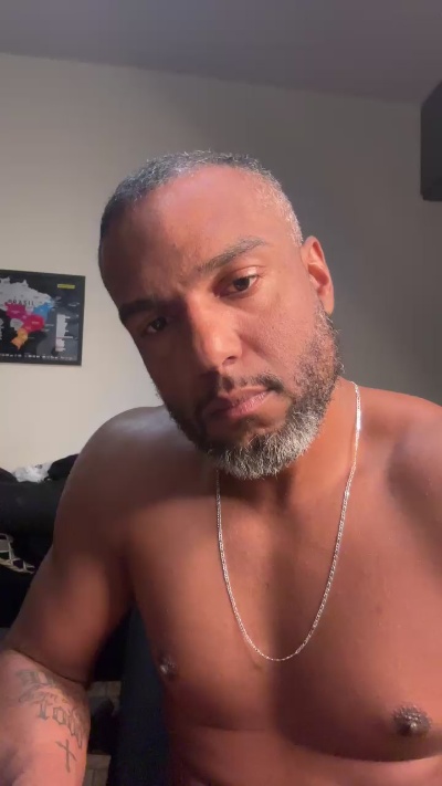 Pretocariocahot live cam on Cam4