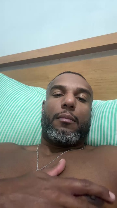 Pretocariocahot live cam on Cam4