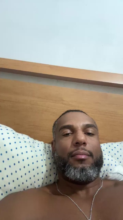 Pretocariocahot live cam on Cam4
