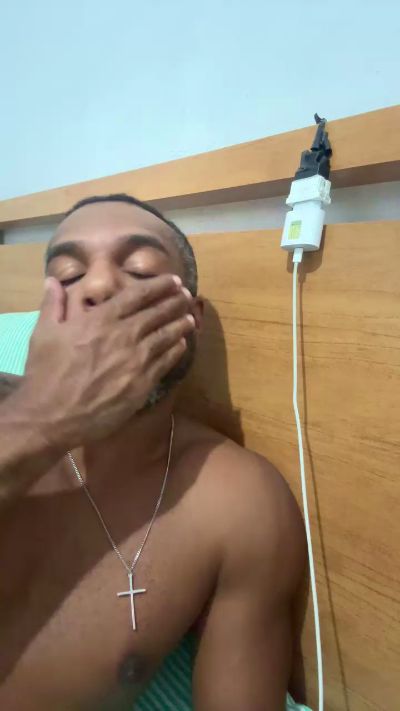 Pretocariocahot live cam on Cam4