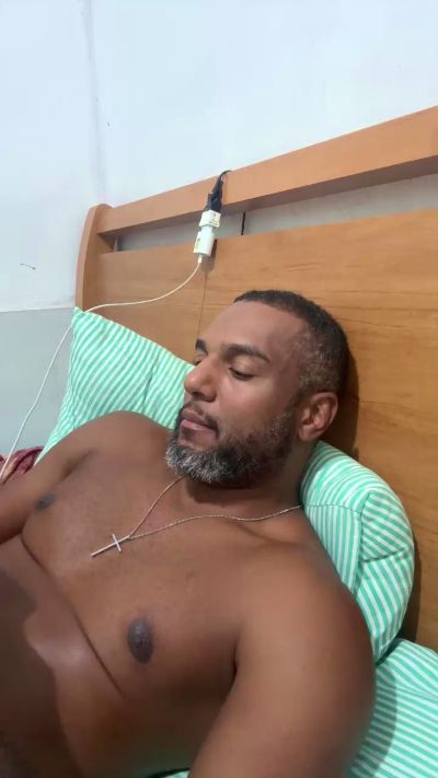 Pretocariocahot live cam on Cam4