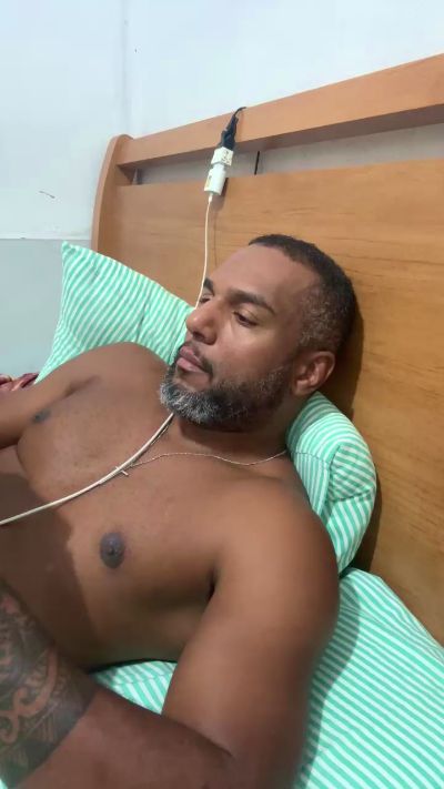 Pretocariocahot live cam on Cam4