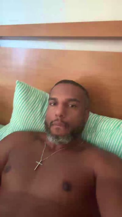 Pretocariocahot live cam on Cam4