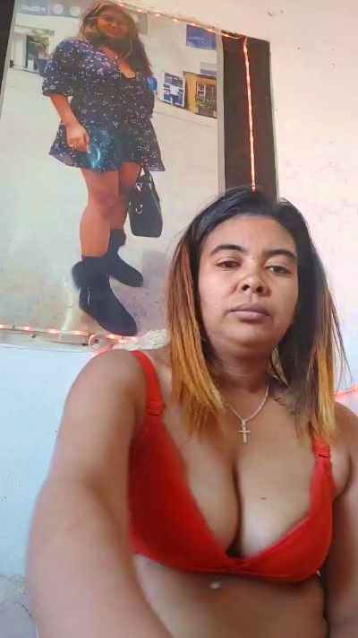 PrettyFanou live cam on Cam4