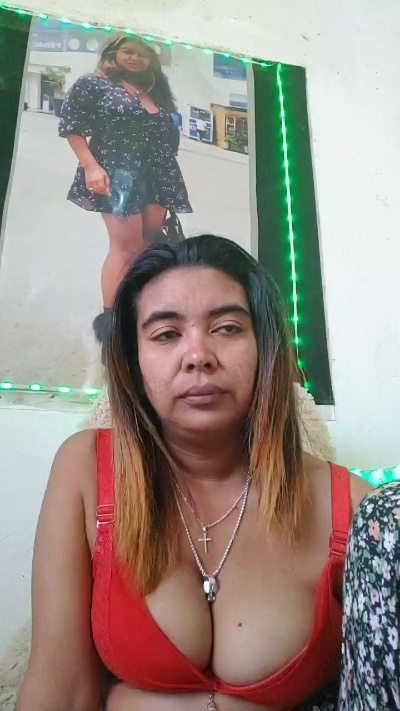 PrettyFanou live cam on Cam4