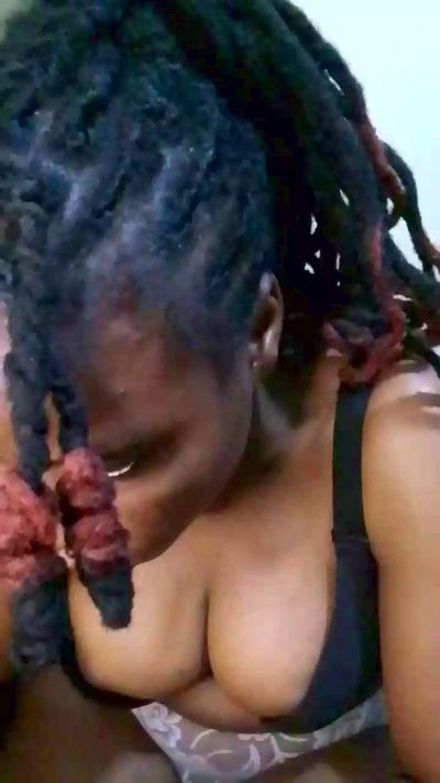 PrettyNoela live cam on Cam4