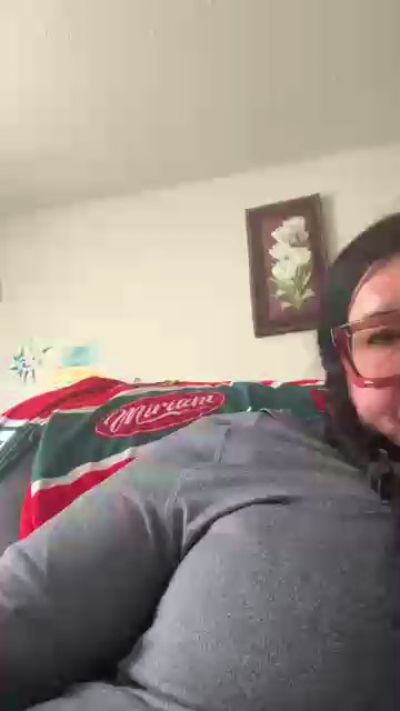 PrettyRickyann live cam on Cam4