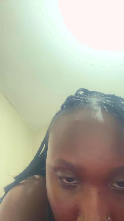 Pretty_Sesi live cam on Cam4