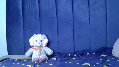 Pretty_dey live cam on Cam4