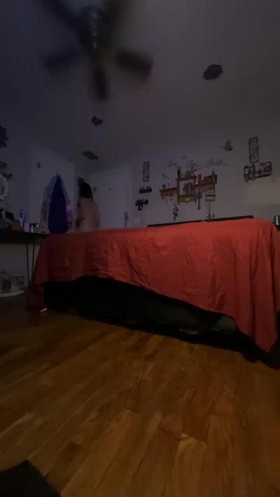 Prettyittybitty live cam on Cam4