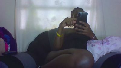 Prettylips222 live cam on Cam4
