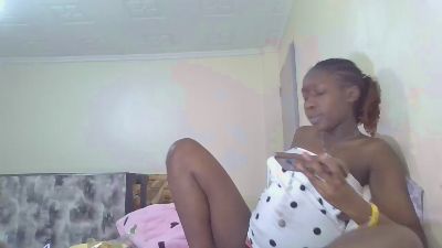 Prettylips222 live cam on Cam4