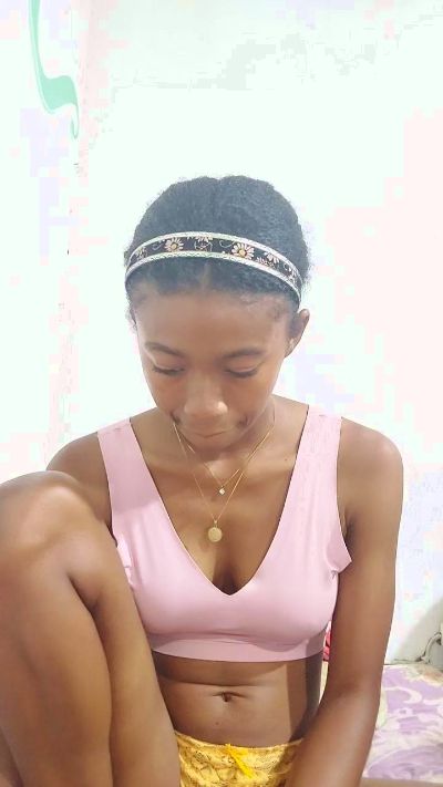 Princia24 live cam on Cam4