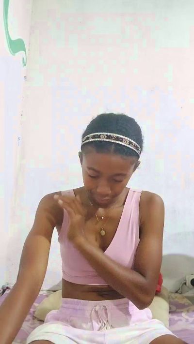 Princia24 live cam on Cam4