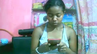 Princiah02 live cam on Cam4