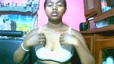 Princiah02 live cam on Cam4