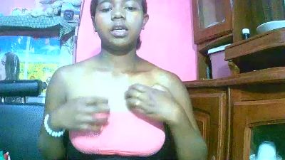 Princiah02 live cam on Cam4