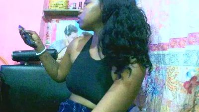Princiah02 live cam on Cam4
