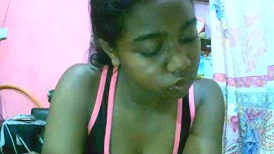 Princiah02 live cam on Cam4