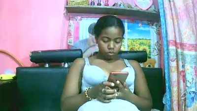 Princiah02 live cam on Cam4