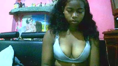 Princiah02 live cam on Cam4