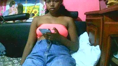 Princiah02 live cam on Cam4