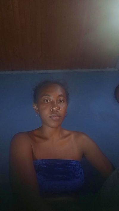 Webcam donna dal vivo da Madagascar con Prisca19