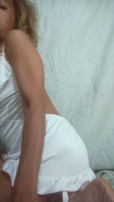 Ptitcurly live cam on Cam4