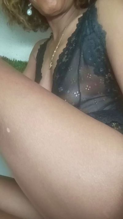 Ptitcurly live cam on Cam4