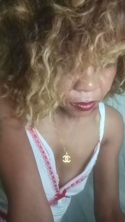 Ptitcurly live cam on Cam4