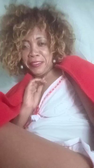 Ptitcurly live cam on Cam4