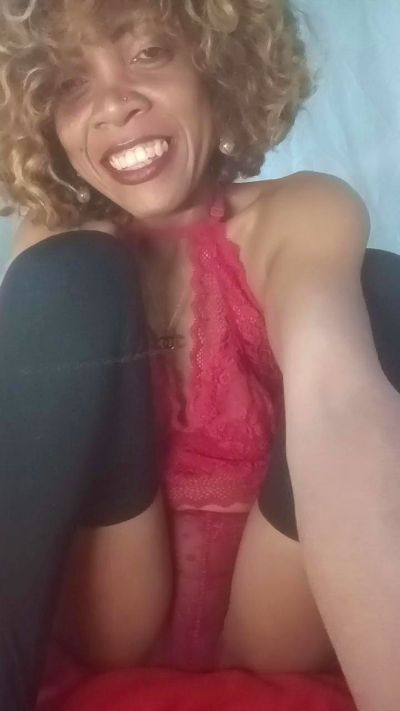 Ptitcurly live cam on Cam4