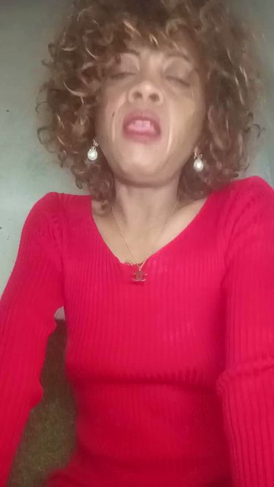 Ptitcurly live cam on Cam4