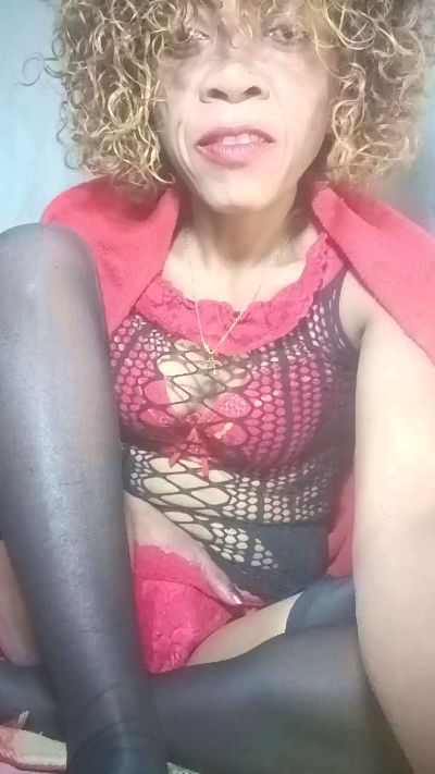 Ptitcurly live cam on Cam4
