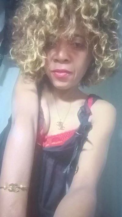 Ptitcurly live cam on Cam4